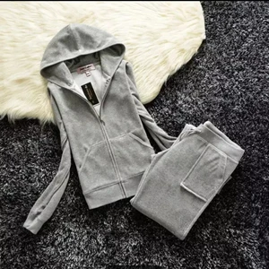 JUICY COTOURE  - Säljer detta jättefina juicy sätt som tyvärr är för tajta på mig. Skriv vid intresse💓köpt på AliExpress (är en kopia)🤍KÖPAREN PÅ DEN ANDRA ANNONSEN SVARADE INTE, så säljer igen‼️