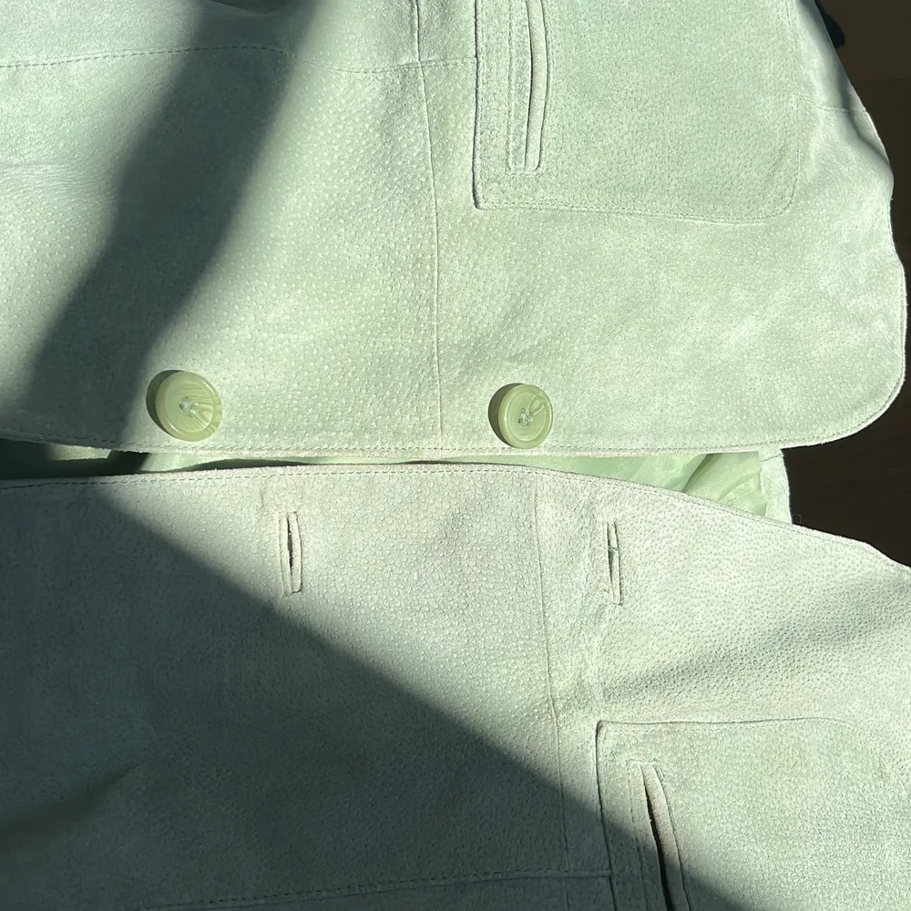 Ljusgrön vårjacka i mocka (se tyg och färg på sista bilden) 💓 (lite oversize). Jackor.