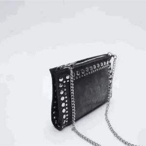 Zara väska  - Jättefin zara väska. Knappt använd och säljer för att jag har en liknade❤️