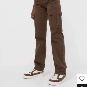 Bruna cargobyxor  - Skit snygga cargobyxor som sitter super snyggt! Fåtal gånger använda🤎🤎🤎 Priset går att diskutera! 