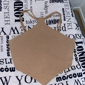 Linne - Säljer en super finn linne som år i storlek M men mer som S den är liten i storleken och superfin till sommaren färgen är jättefin💕pris kan diskuteras!