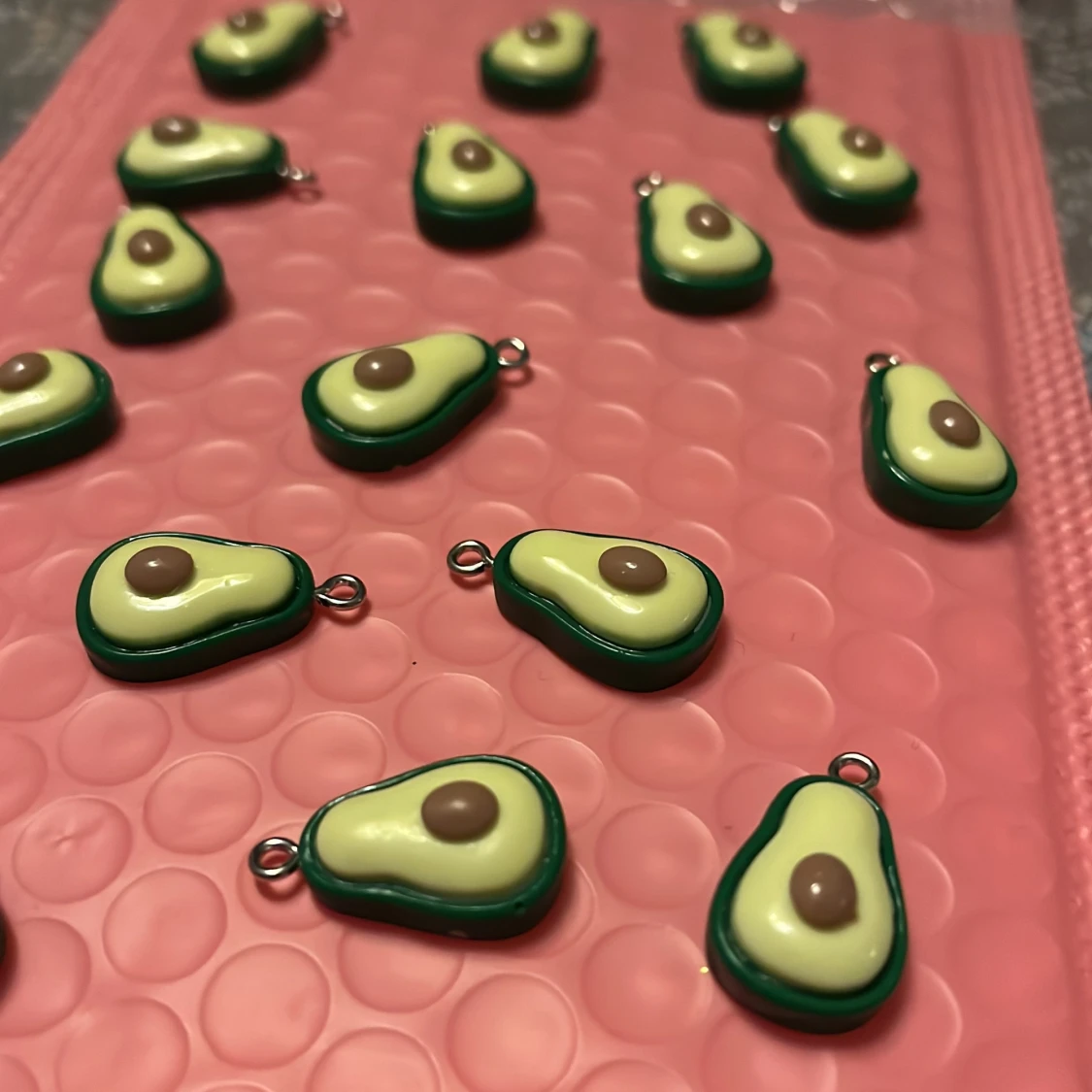 Gröna avokado’s berlocker - 91