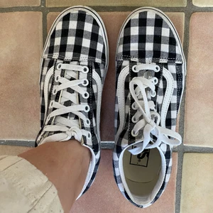 Vans skor  - Old school Vans i storlek 37, fåtal gånger använt fortfarande i bra skick. Köpare står för frakt!