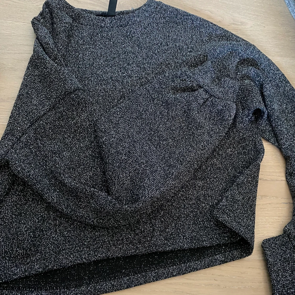 Glittrig långärmad tröja