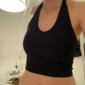 Halterneck linne  - Svart halterneck linne från Zalando. Fint skick!