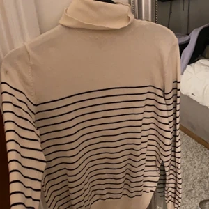 Fin randig tröja - Superfin randig tröja som inte kommer till användning. Knappt använd då det inte var länge sen alls jag köpte den.