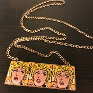 Pop art Halsband  - 8.3*3cm Pop art halsband.