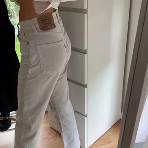 Vintage Levis jeans  - Ur söta Vintage Levis jeans i storlek w27 L30 som tyvärr är för små för mig,  350kr, INKLUSIVE FRAKT!!💓