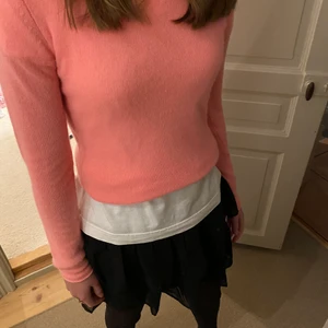 From future cashmere tröja - Så sjukt fin cashmere tröja från from future , jag älskaaaar färgen ! Sparsamt använd ( 2-3 gånger ) 😊💓