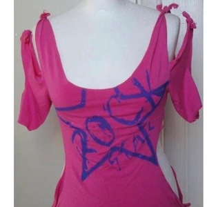 topp y2k storlek 38-40 - köpt sent 90-tal/tidigt 2000-tal. storlek 38-40. möts endast upp (stockholm) 👾