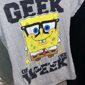 Svampbob tröja  - Fint skick, köpt för 6-7 år sen så kommer inte ihåg vart den är ifrån😊