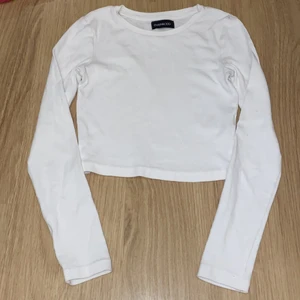 Långärmad tunnare tröja - Köptes från Zalando i våras men har bara använts ett fåtal gånger