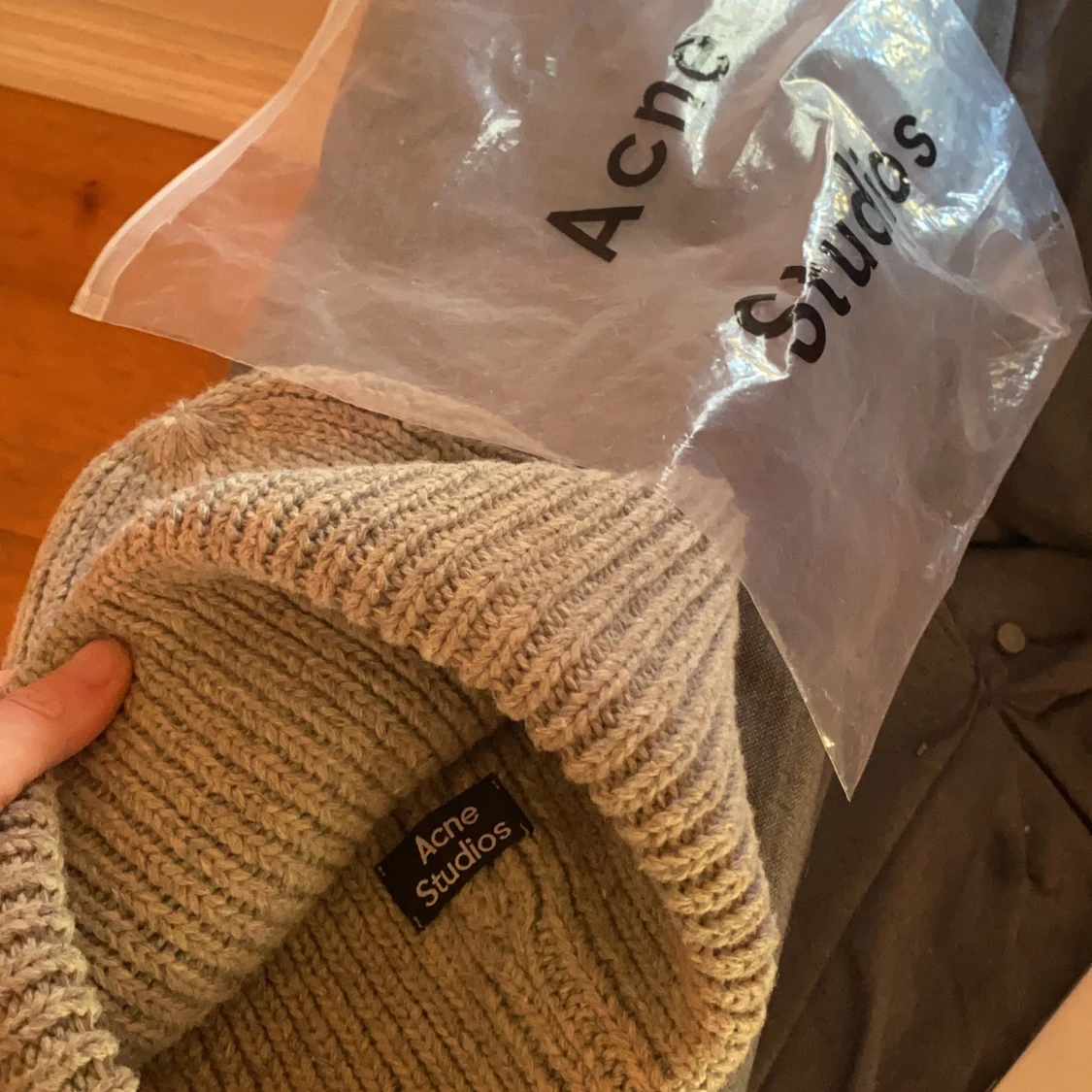 Helt ny acne mössa  - 91