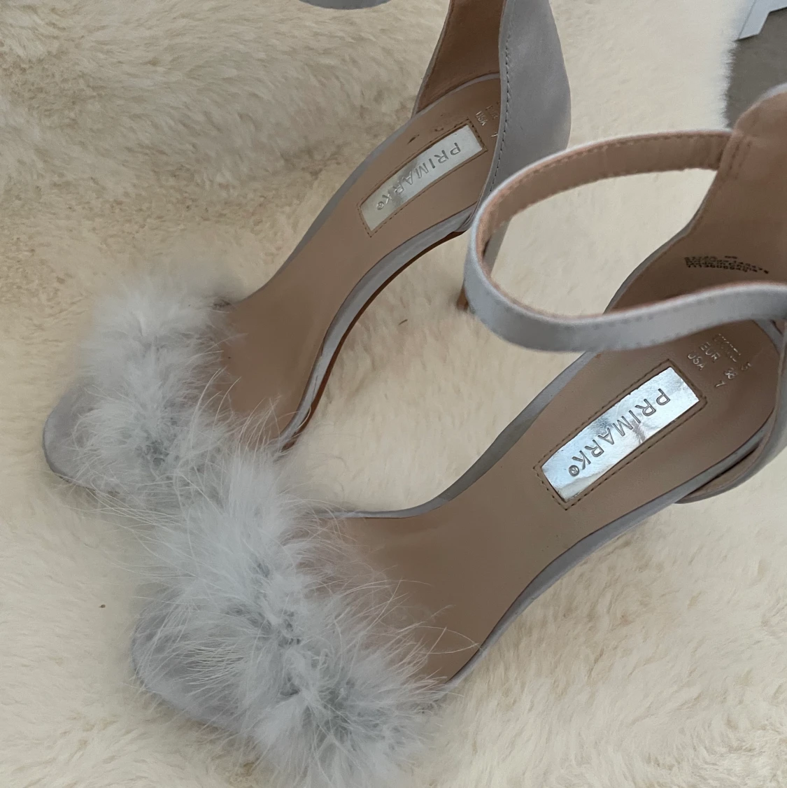 Grå/silvriga klackskor  - 91