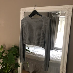 croppad stickad tröja - Inga defekter. Ifrån monki. 
