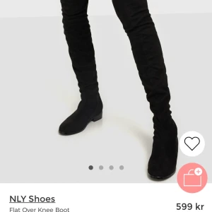 Over the knee boots  - Over the knee boots från Nelly , endast använda en gång så dom är i väldigt fint skick! Storlek 36, kan fraktas men köparen står för frakten! 