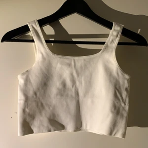 Sport topp/linne - Vit ny oanvänd sport topp eller linne, bekväm