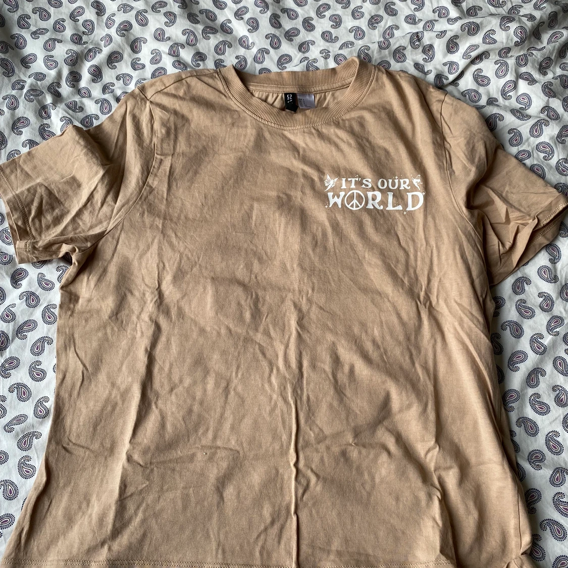 Beige T-shirt