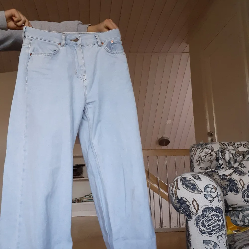 Jättefina wide leg jeans från junkyard som tyvärr aldrig kommer till användning. Skriv gärna om du har frågor😁!. Jeans & Byxor.