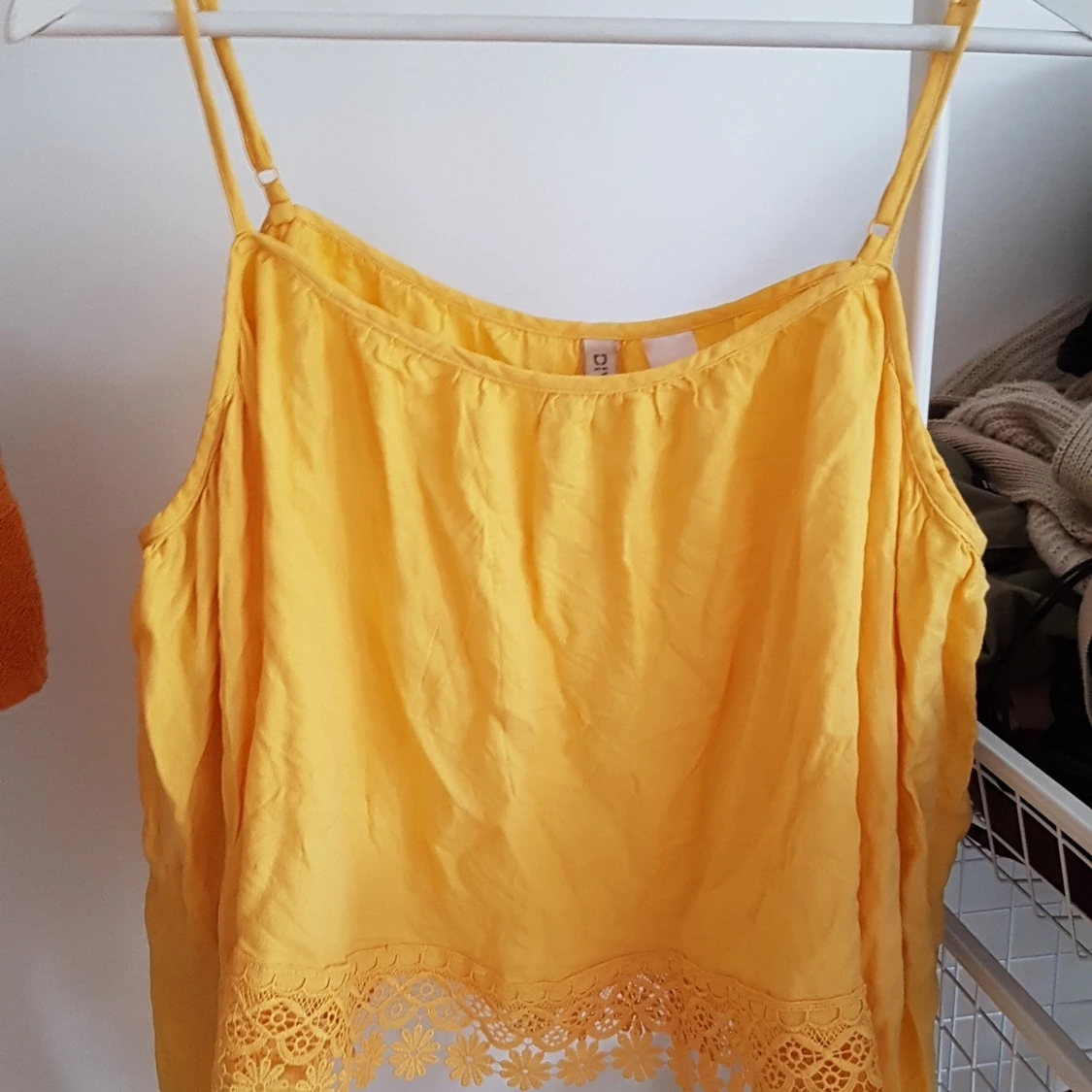 Off shoulders topp med axelband från H&M