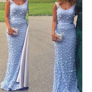 FestKlänning - En riktig fin festklänning men också bröllopsklänning och balklänning, andvänd 1 gång i några timmar till ett brölopp så den är i jätte fint stick ny pris 5800 men säljer den för 1800, kom dm för fler frågor