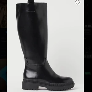 Boots från hm! - Vill kolla intresset på dessa slusålda stövlar från hm! De är i nytt skick alltså aldrig använda! Nypris 499kr! Frakt tillkommer 