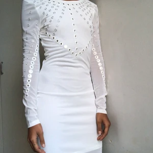 ✨🤍Vit  klänning 🤍✨ - Jätte fin vit klänning från river island ✨😍 även perfekt för halloween om man vill typ vara ängel.✨✨ jag är 165 cm