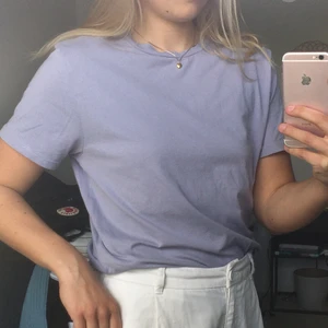 Lila t-shirt - Lila t-shirt från hm!! 