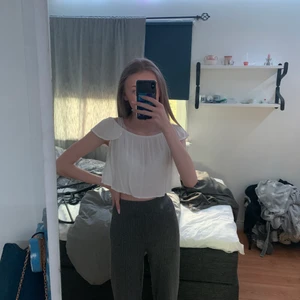 gullig sommartopp  - en jätte fin sommartopp, den är i strl 134 men den är extremt stretchig så den passar xxs-s, köpt på cubus för något år sedan, knappt använd💓