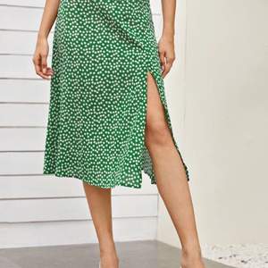 Säljer en grön kjol från shein🍀💘🥰 skriv privat för frågor