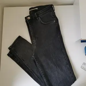 High waist - skinny grey jeans zara. Perfecr condition. Pick up at aspudden.