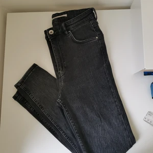 High waist - skinny grey jeans zara  - High waist - skinny grey jeans zara. Perfecr condition. Pick up at aspudden.