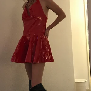 Lackklänning - Använd men fint skick 