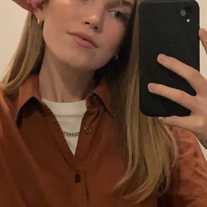 Kortärmad skjorta - Snygg roströd kortärmad skjorta, skitsnygg att stoppa in! Fin kvalitet på tyget.