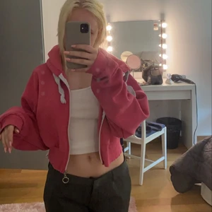 Kofta  - jätte söt o croppad kofta ifrån prettylittlething 💕