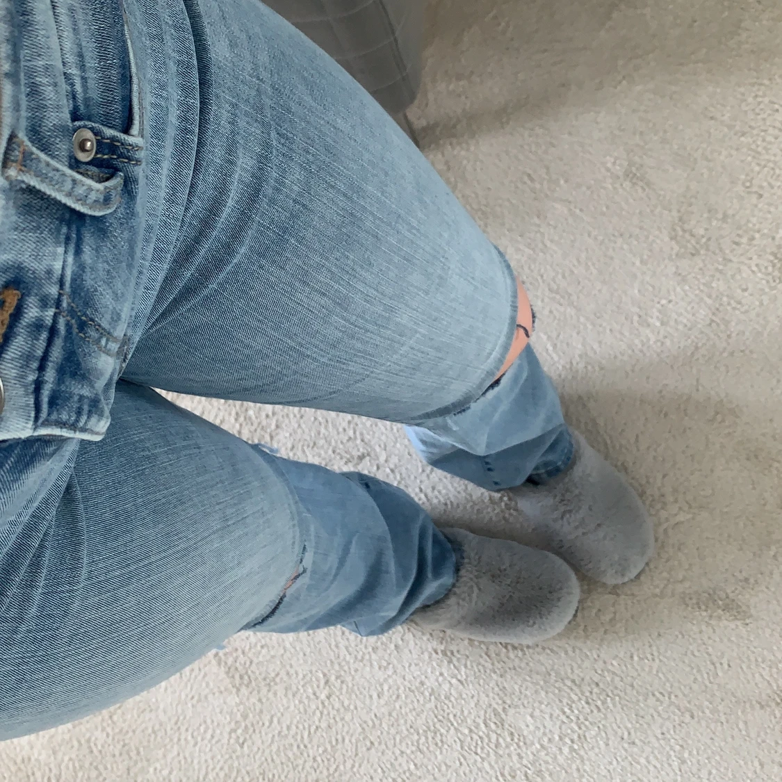 Raka jeans med hål - 91