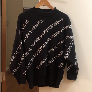 Tröjan från Gina strl xs - Storlek xs men sitter som oversize. Använd tre gånger endast!  