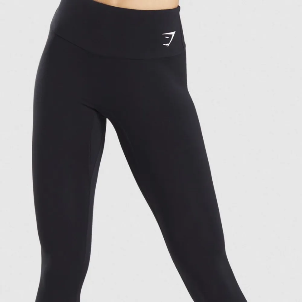 Helt nya träningstights från Gymshark. Endast testade! Säljer på grund av att de är för små. Påminner om lululemon Align . Jeans & Byxor.