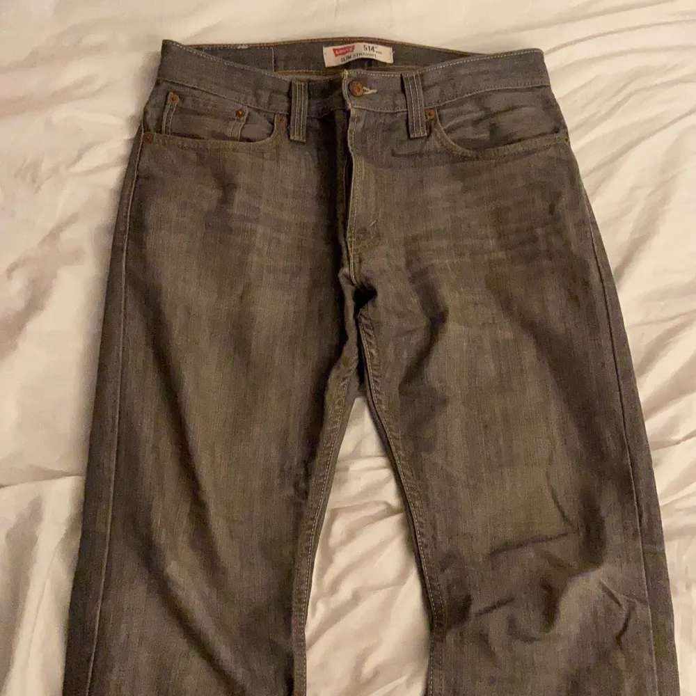 Säljer ett par Vintage Levi’s 514 Jeans, Slim Straight. Dom är super snygga och säljer pga att de inte passar mig :(( . Jeans & Byxor.