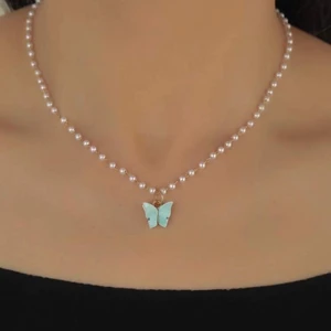 Fjärils halsband  - Man kan även välja med andra färger på fjärilen 