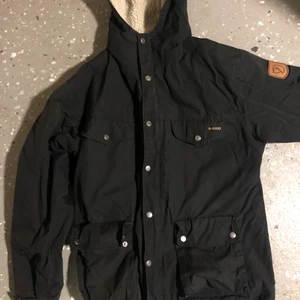 Fjällräven jacka  - Jacka i bra skick från fjällräven. Pris kan diskuteras!