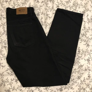 Jeans- Sweet Loose - Loose Jeans från junkyard av märket Sweet Sktbs, endast använda 2 gånger, säljs pga att de är för små, Nypris 600kr, köparen betalar frakt!!