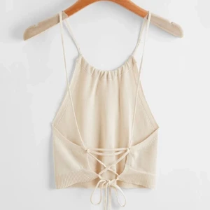 Linne med knytning på ryggen - Säljer mitt jätte snygga linne helt oanvänd då den inte passade mig buda💞