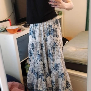 zara kjol blå och vit - fin lång kjol xs 