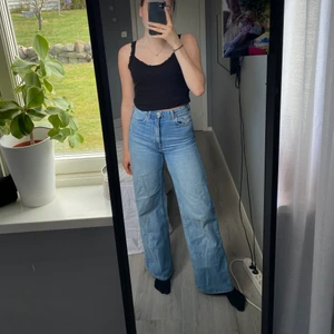 Ace jeans - Säljer mina blåa ace jeans från weekday då det är lite små för mig. Det är stl 25 men jag får på mig dom och kan knäppa dom och bär vanligtvis 27, så det är lite större!! 80kr+frakt💕 hör av dig vid fler frågor 