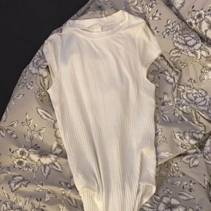 Body - Säljer denna body som används en gång. Frakt tillkommer 