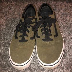 Skor - Vans skor, använda 1-2 gånger. I bra skick