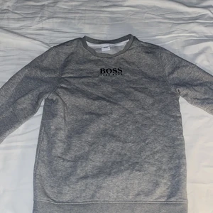 Hugo boss tröja - Bra skick, passar folk mellan 150-160