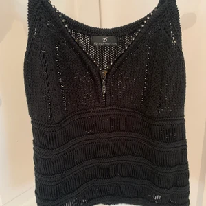 Fest topp - Så snygg topp. Lite virkat material. Säljer då jag inte har användning för den🥰🥰🥰