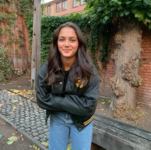 Collage jacka - Collage jacka, köpt second hand. Säljer för 200kr. Passar mig som har storek S over Sized. 😍